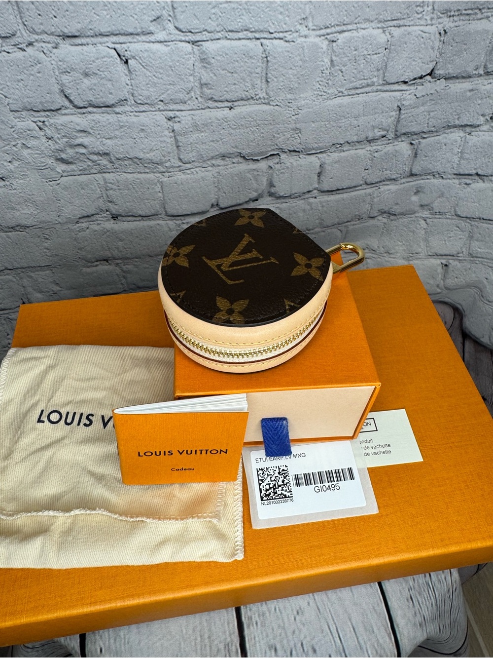 Louis Vuitton Monogram Etui Earphones Case
